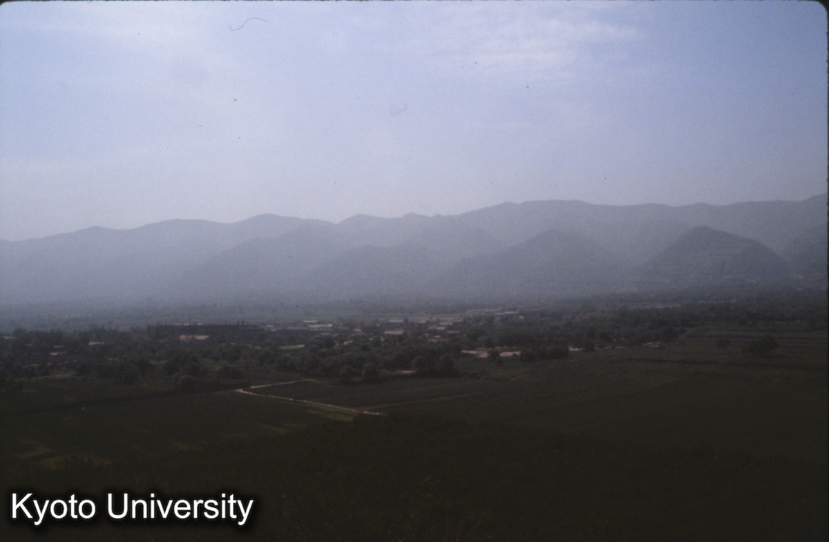 1434_秦始皇陵より南望 驪山 蓮華山 (1)
