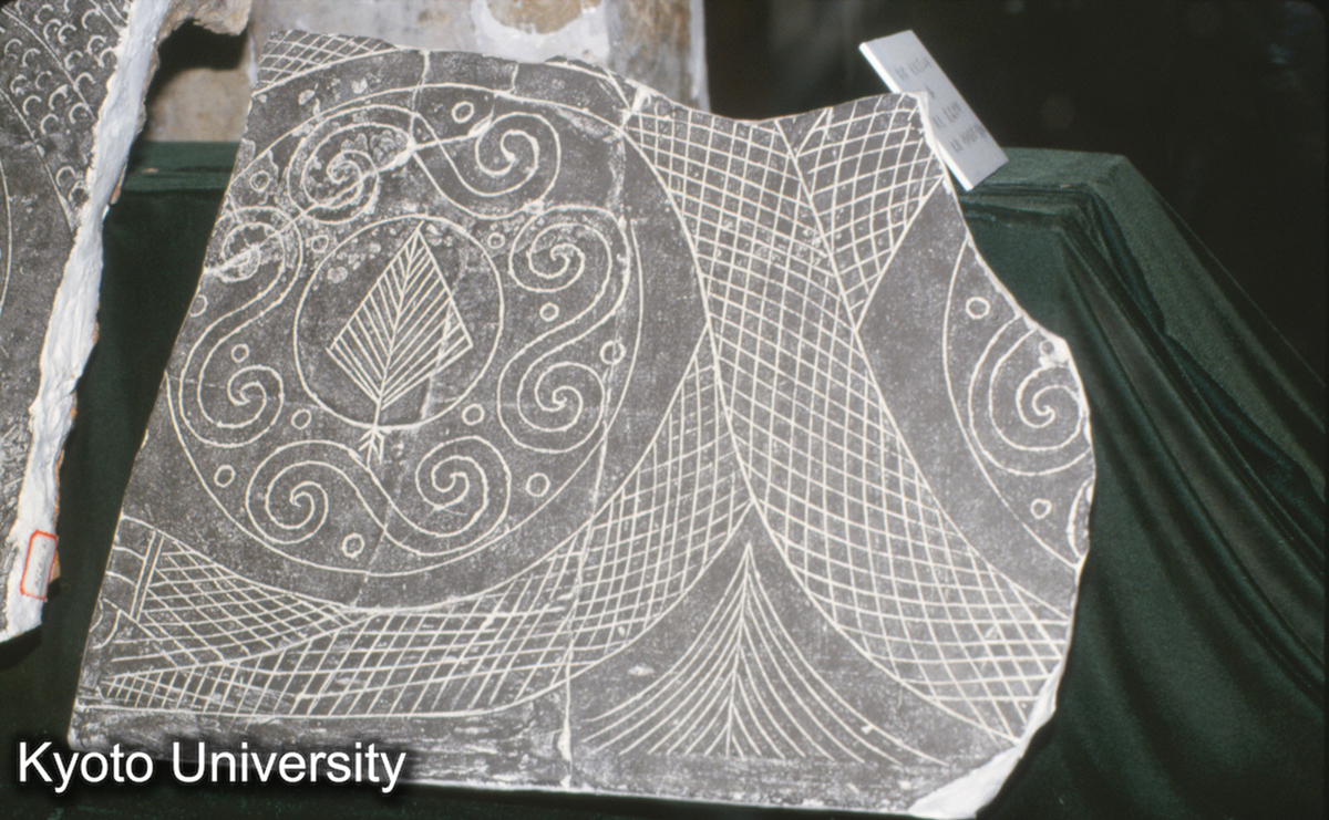 1468_龍紋空心磚 牛羊村秦宮1号遺址 (1)