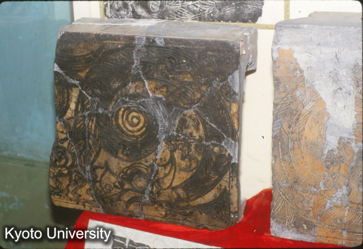 1469_鳳紋空心磚 秦宮1号遺址 (1)