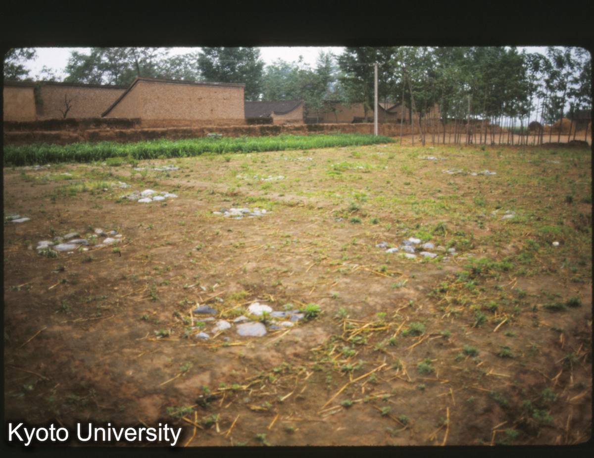 1558_扶風召陳F3址（復元） 地下1m保存 (1)