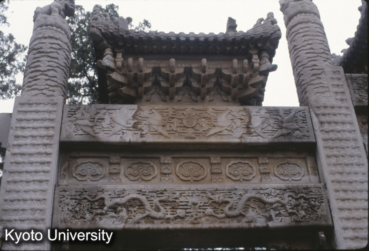 1725_碧雲寺石牌楼 詳細 (1)