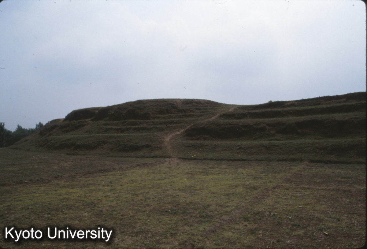 1878_燕下都 武陽台 高さ11m、2層台榭 1層は破壊厲害 (1)