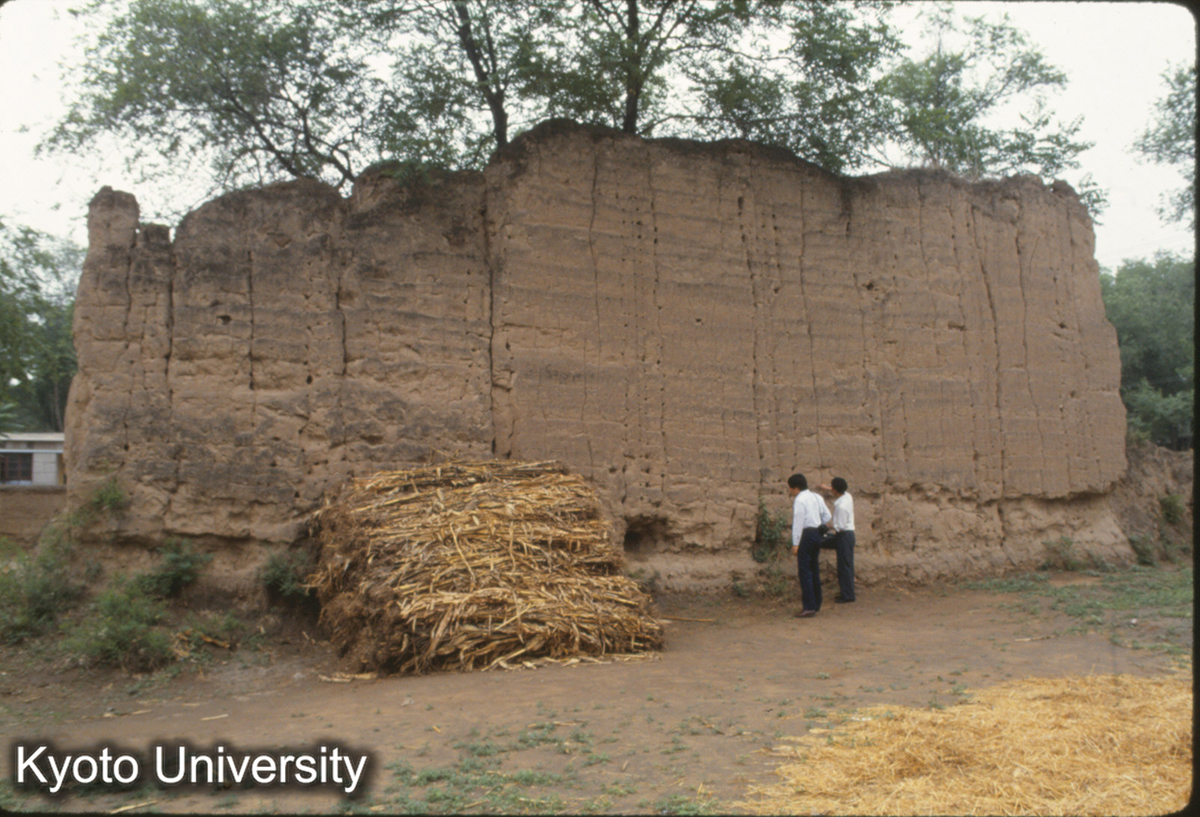 1907_燕下都 西城 南城墻（城外よりみる、西南角部分） (1)