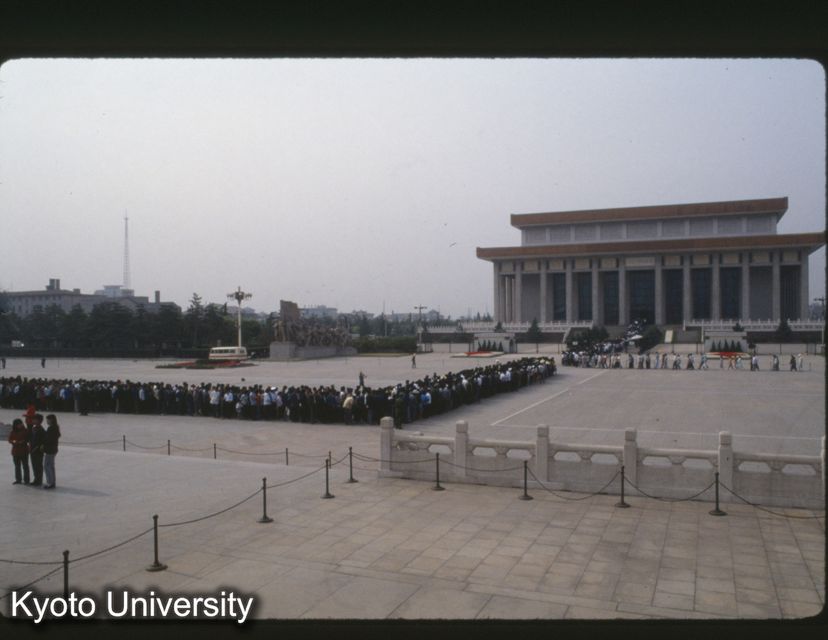 1979_人民大会堂 行列 5.28 (1)