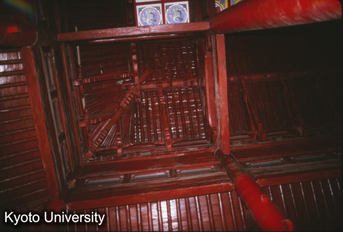 51_蘇州 文廟大成殿 身舎隅入側見上ゲ (1)