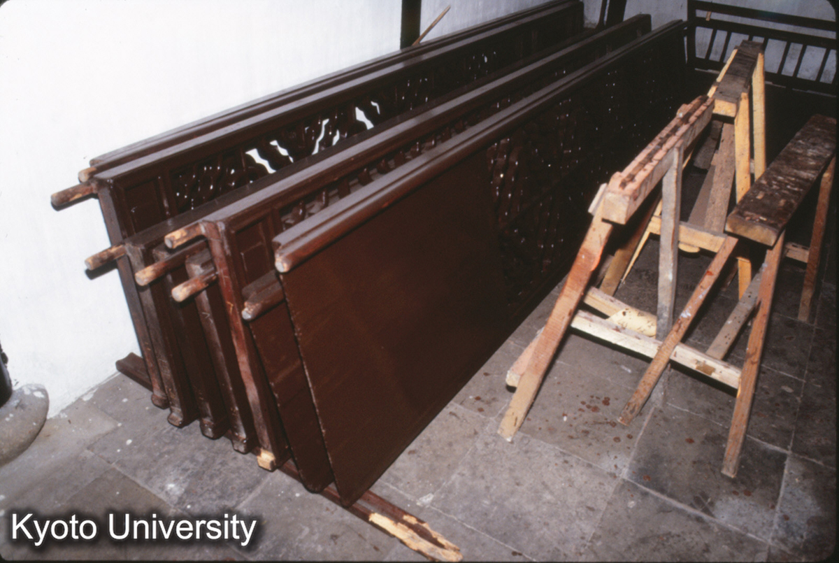 99_網師園 格扇 とり外し維修中 (1)