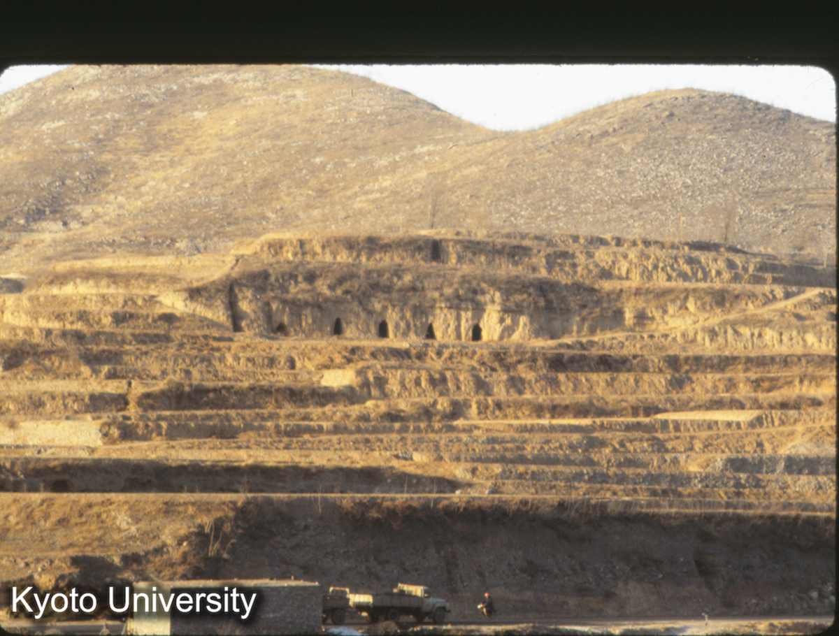 16_娘子関付近 窯洞 (1)