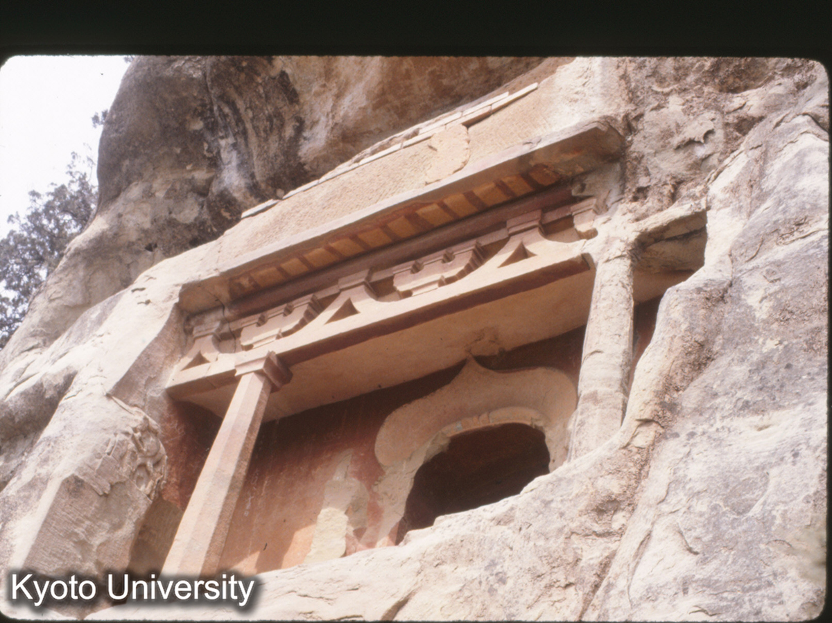 83_天龍山石窟 第16洞 一斗三升、人字栱、柱 (1)