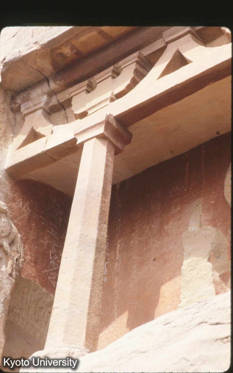 85_天龍山 16洞 柱・斗拱 北斉 (1)