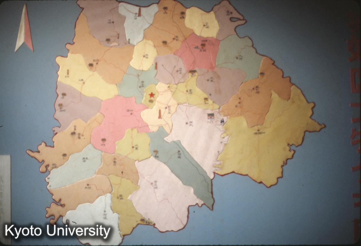 464_晋城市郊区文物館揭図（李館長）_▽ (1)