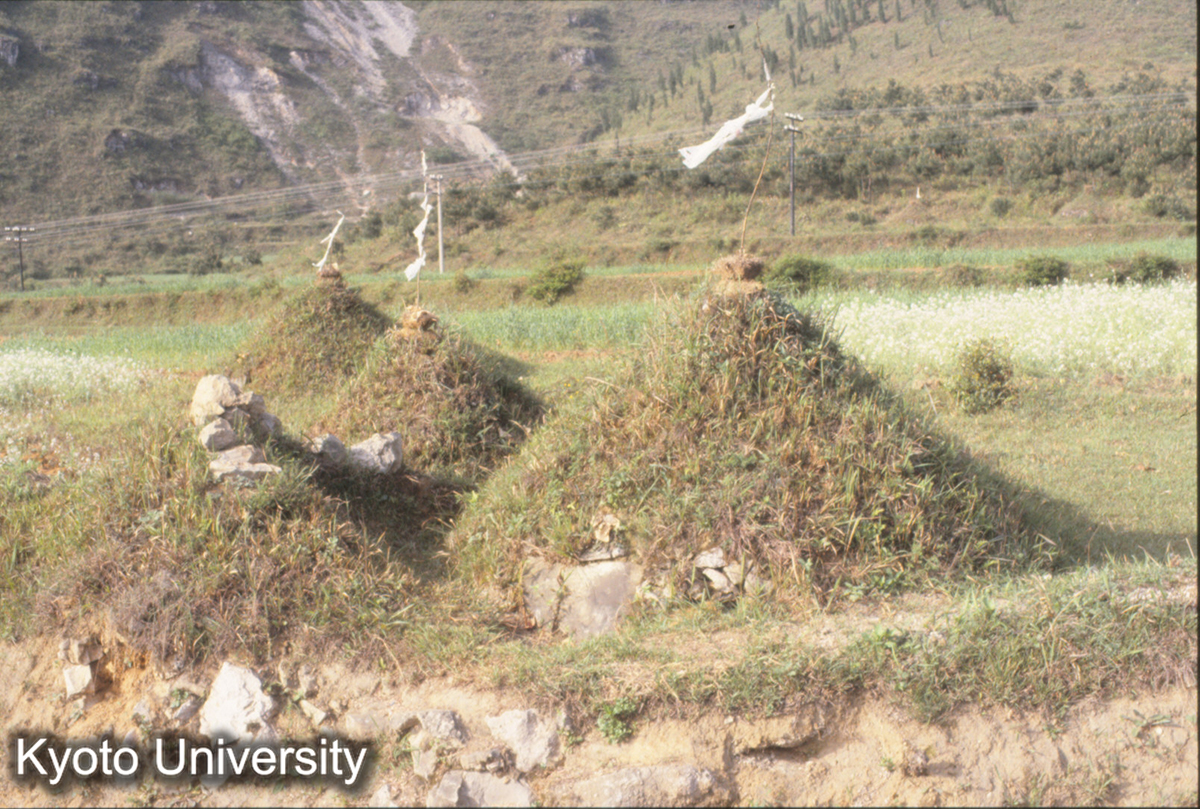 204_墳墓 凱里郊外 9km (1)