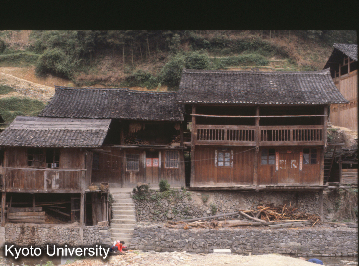 317_楽里 川沿いの住宅 (1)