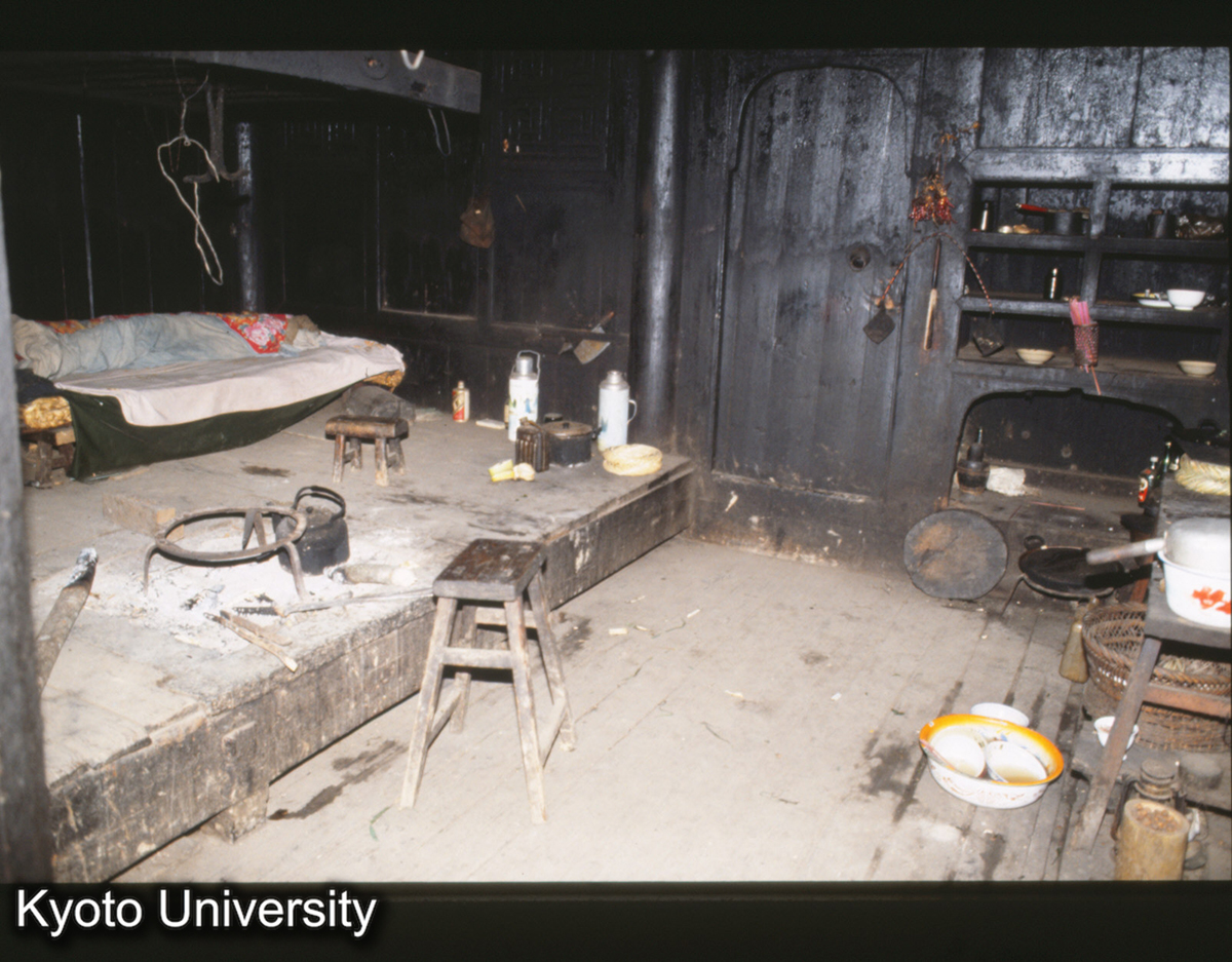 352_保里計悶 侗 楊秀長宅 いろり (1)