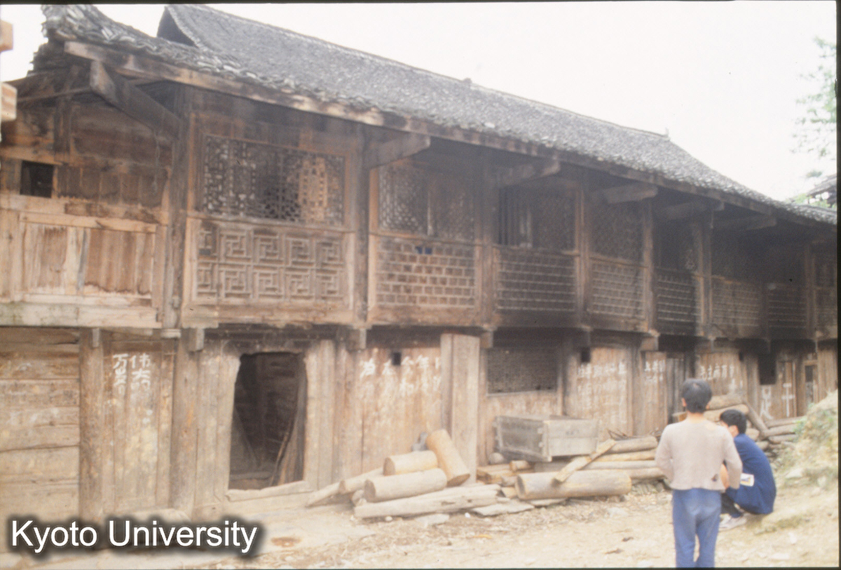 391_保里上寨 楊秀賢宅 85歳 4-5代 周囲分家点在 (1)