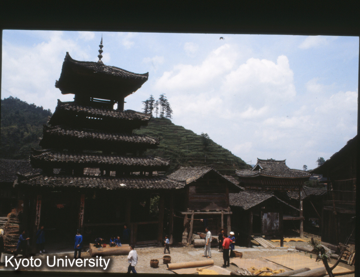 869_茅貢寨頭 鼓楼 戯台 (1)