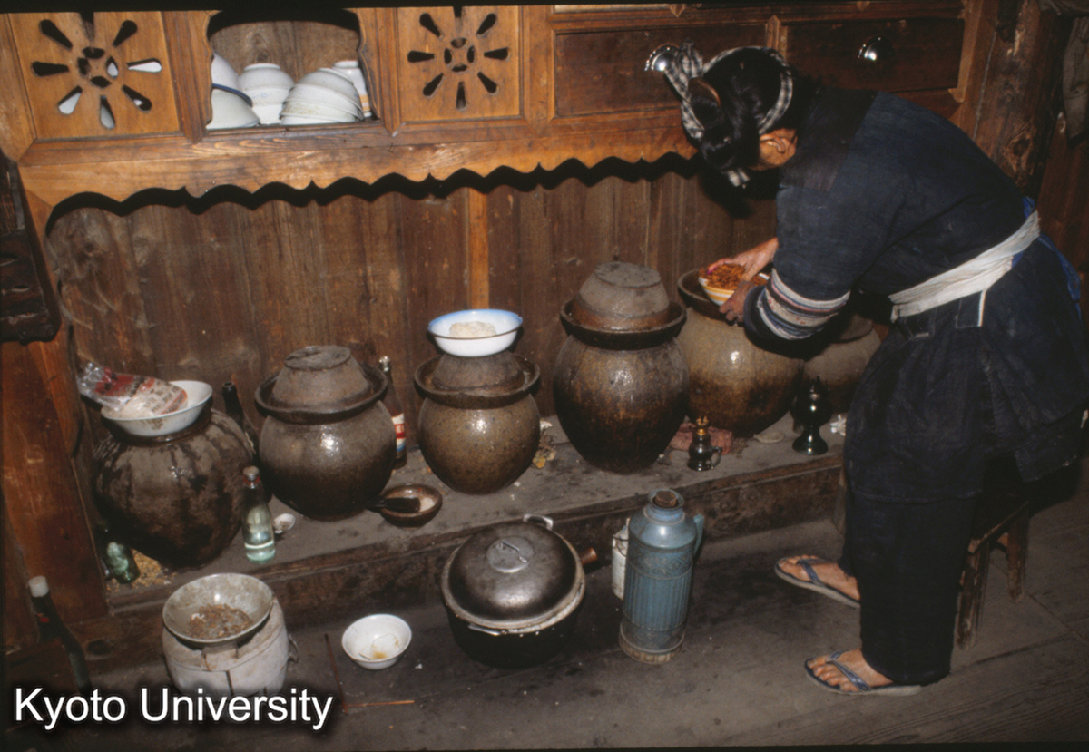 964_漬けものつぼ 肇興郷 陸氏宅 (1)