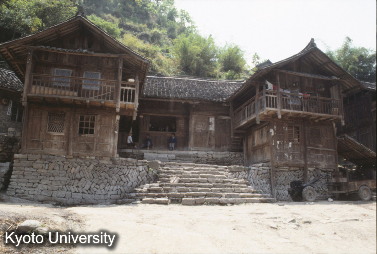 1375_漢・三合院 凱里市河坎（重安江対岸） (1)