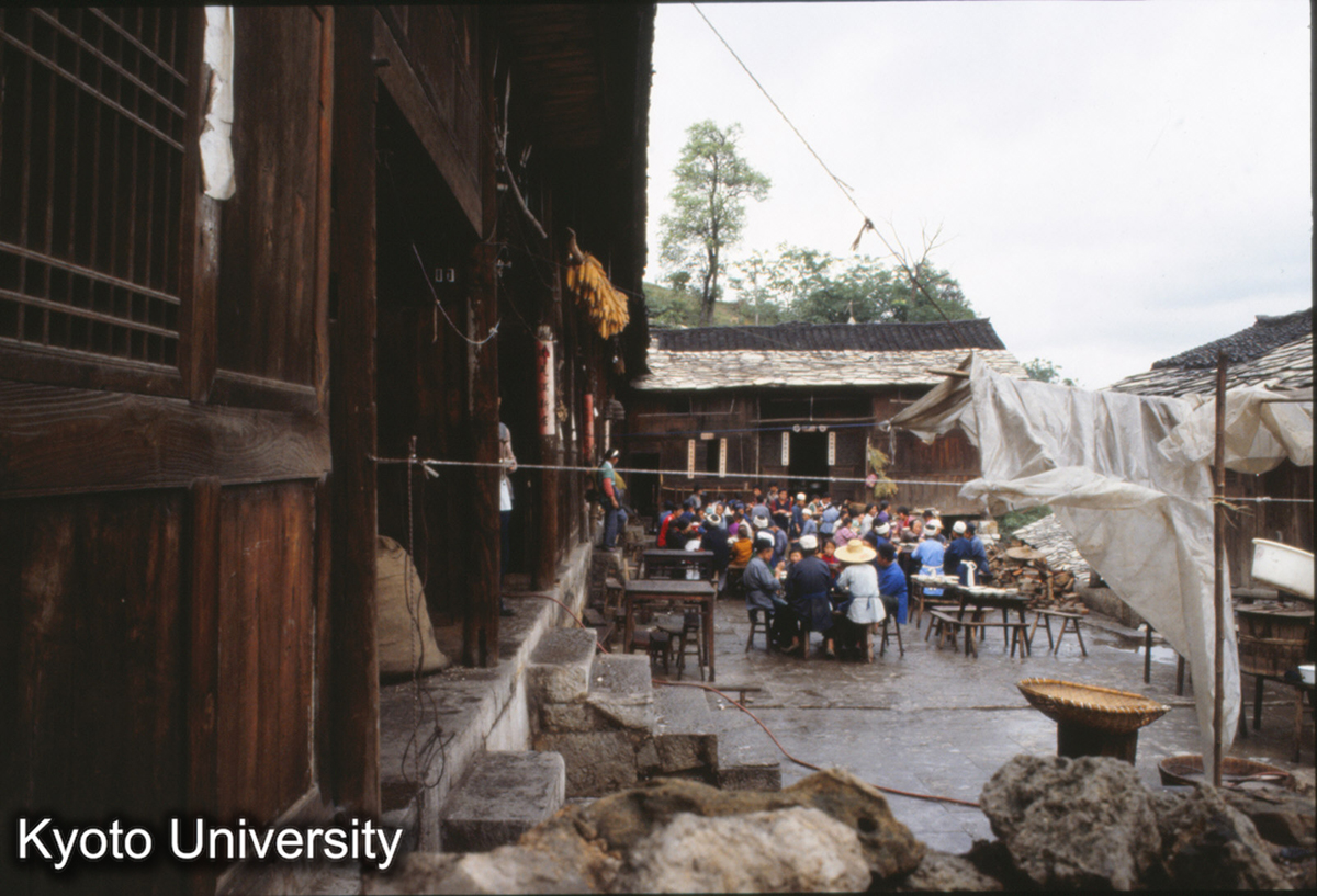 1561_葬儀 花渓雲窩 布依 (1)