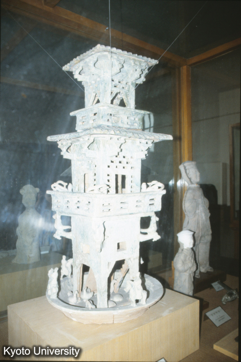 330_緑釉陶楼閣 東漢 河南陝県劉家溝 (1)