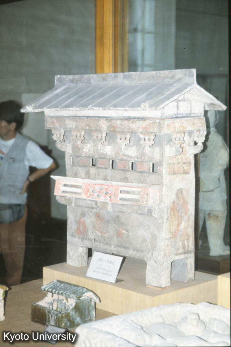 334_彩絵人物陶倉 東漢 1958河南荥陽 (1)