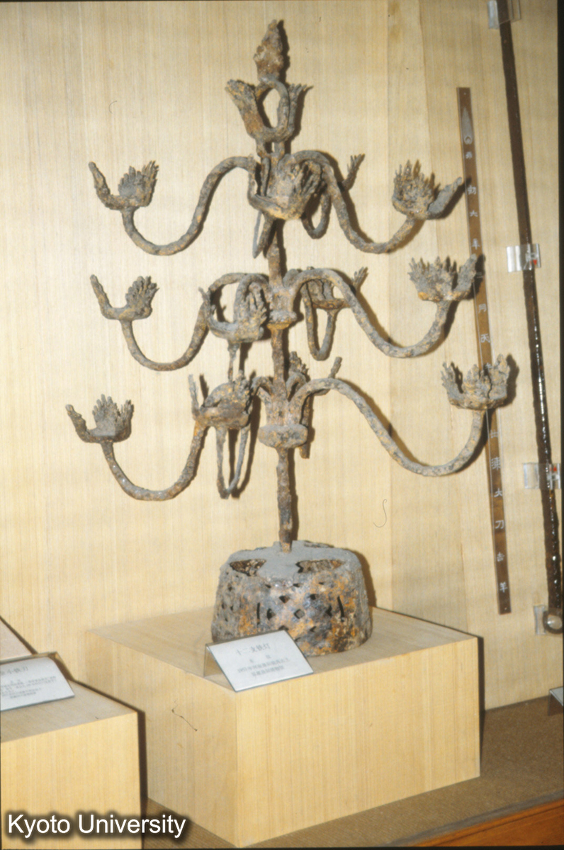 339_（灯具）十二支鉄灯 東漢 河南洛陽焼溝1953 (1)