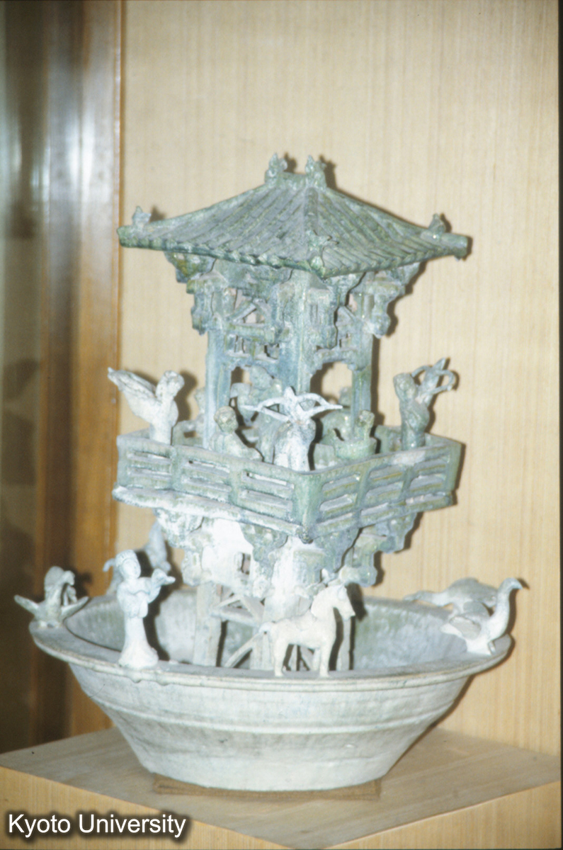 348_緑釉陶水亭 東漢 陝西新城県三里西村 (1)