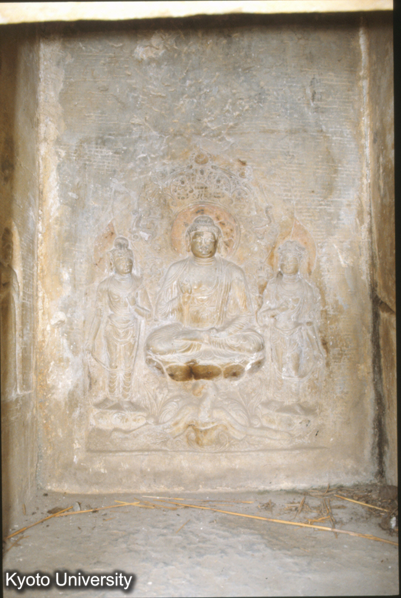 435_房山雲居寺 北塔 西南小塔 内三尊 (1)