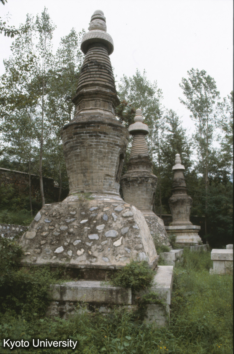 462_雲居寺 北塔 北側墓塔群 ３基 (1)