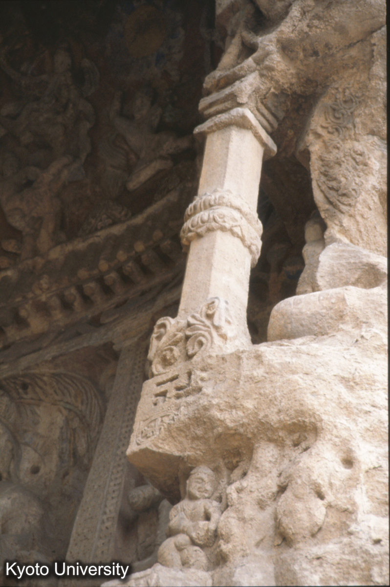 704_雲岡 阿育王柱（窟前址発掘） (1)