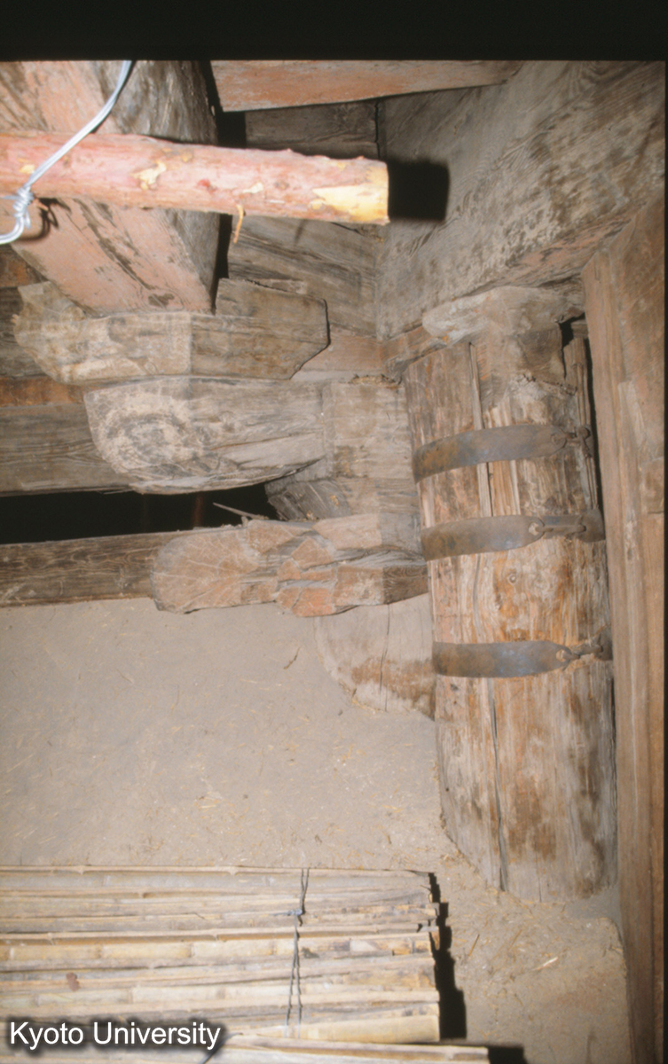 1032_応県 木塔 鉄箍柱 (1)