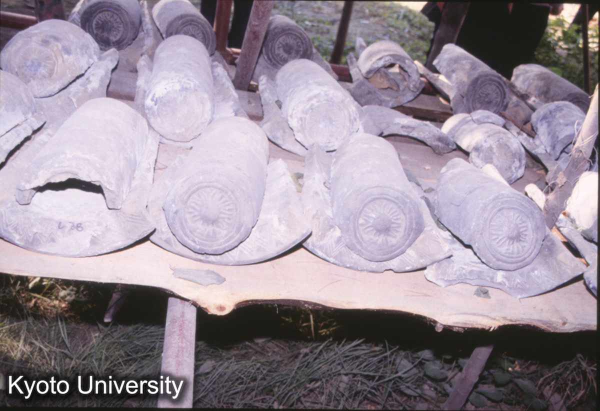 273_独楽寺観音閣 瓦当 (1)