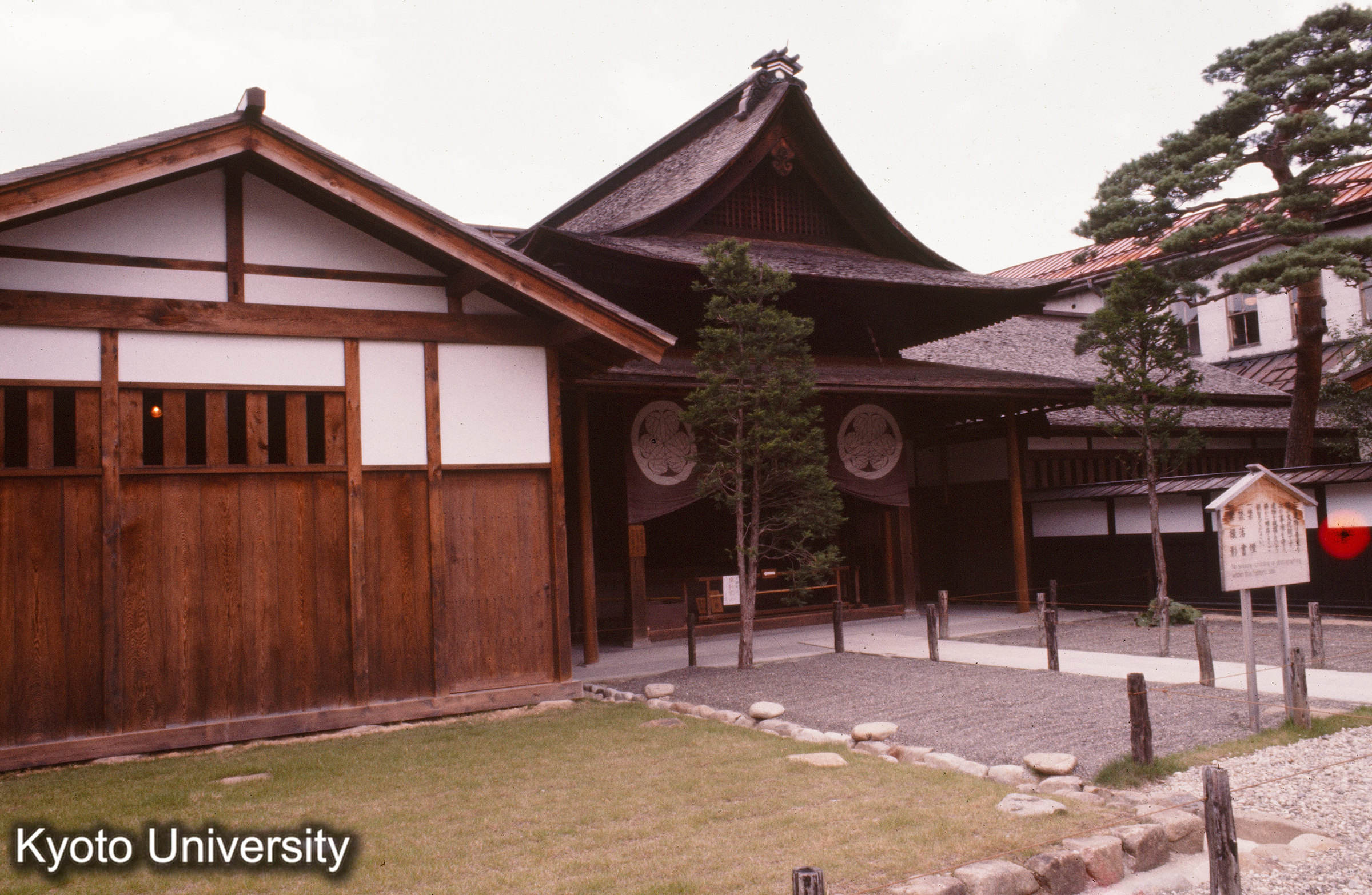 高山陣屋 正面 (1)