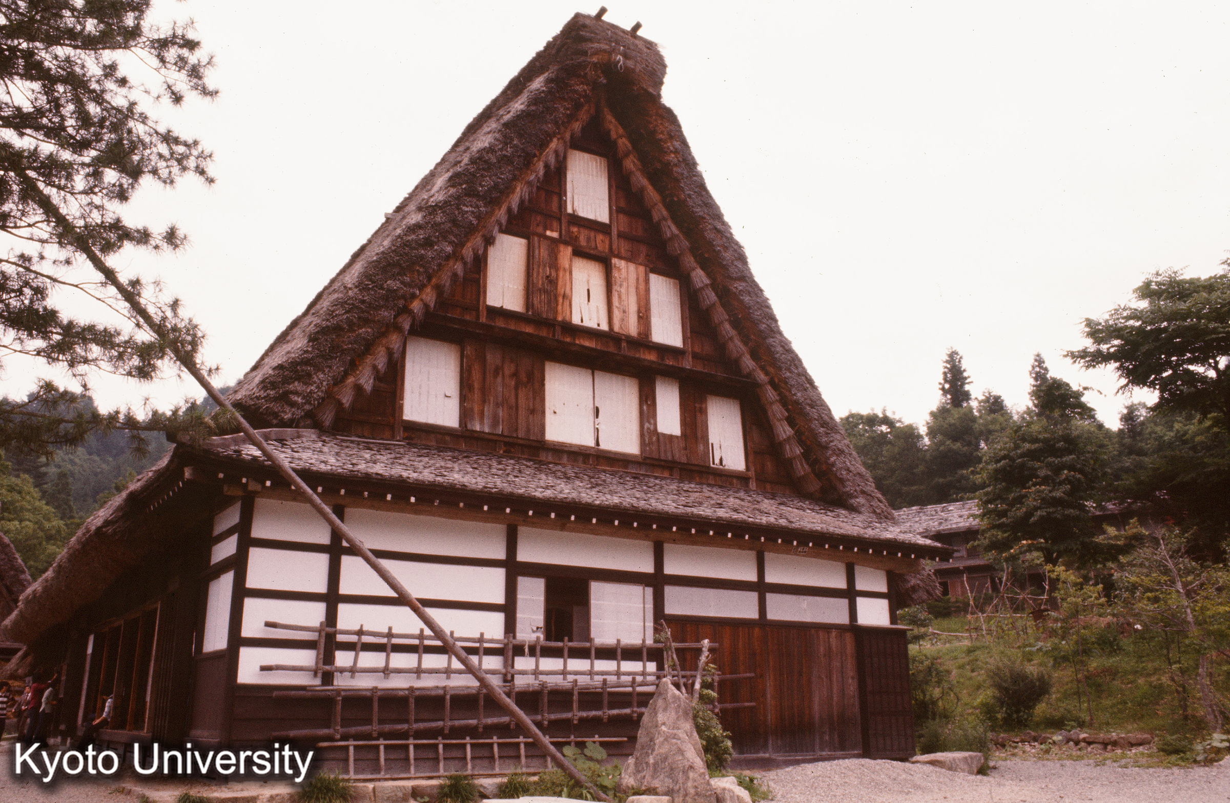 合掌造屋根裏（高山ひだの里） (1)