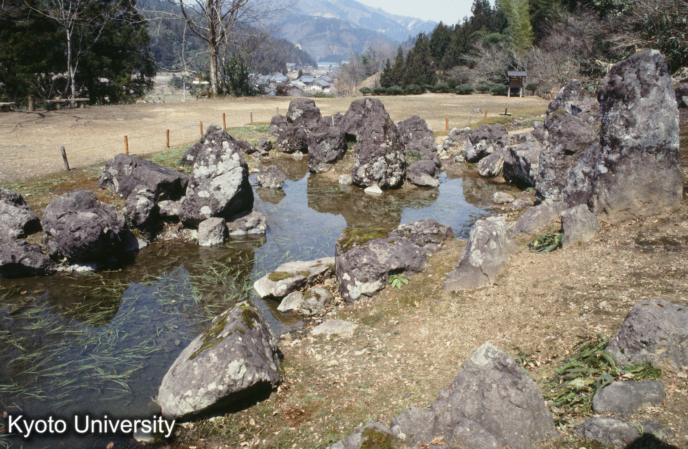 一乗谷 朝倉氏館庭園 苑池 玄石_⑪ (1)