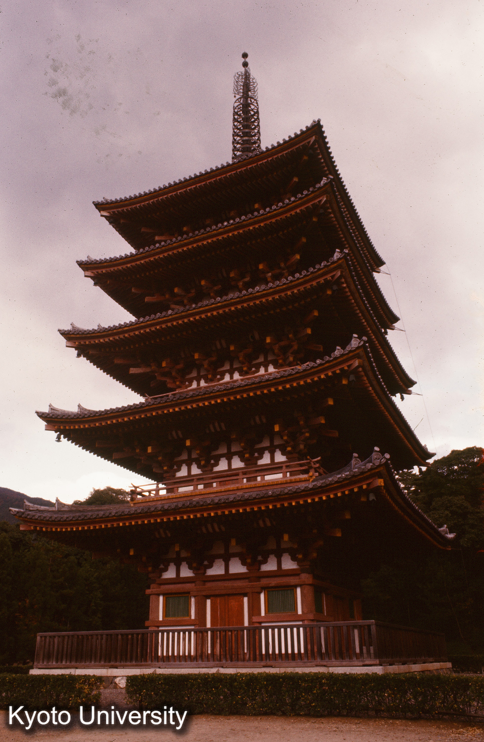 醍醐寺五重塔 全景 (1)