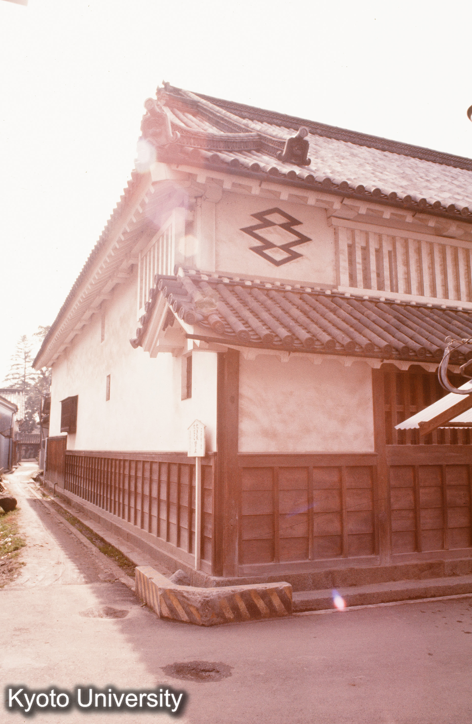 今西家 側面 (1)