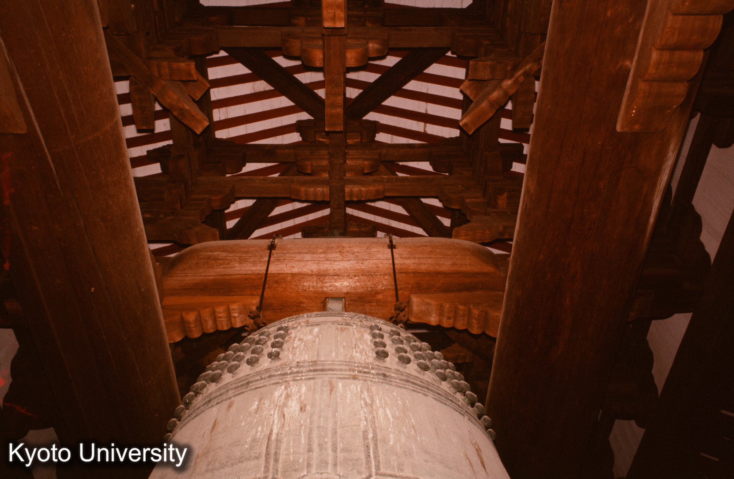 東大寺鐘楼 内部構架_〇 (1)