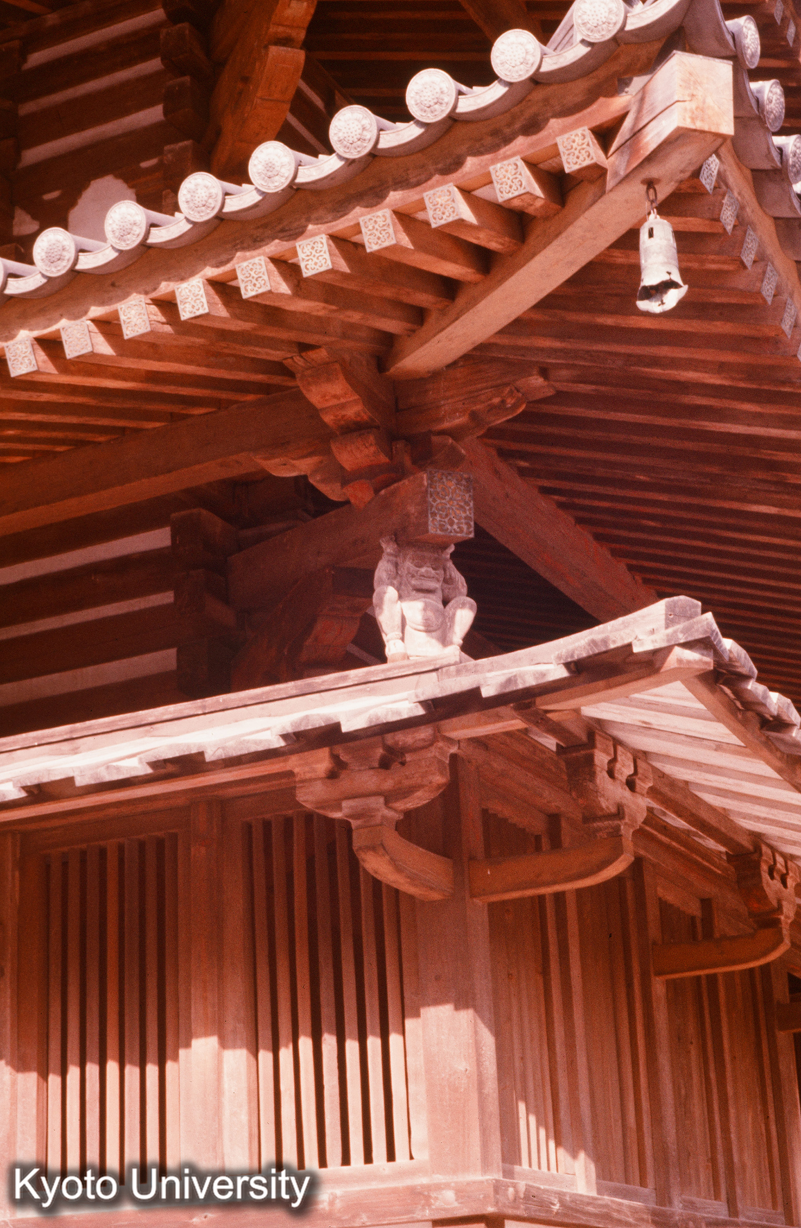法隆寺 金堂 下層・裳層隅軒 (1)