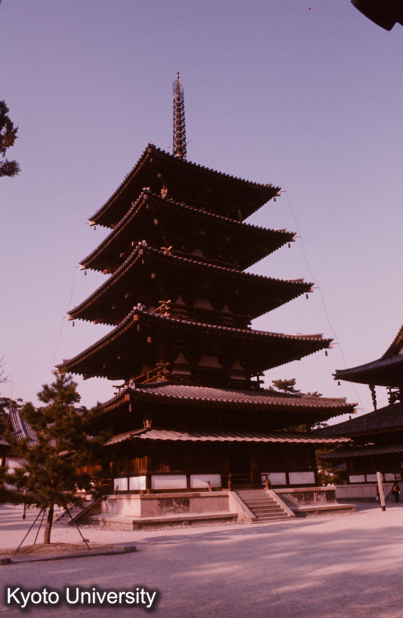 法隆寺 五重塔 全景 (1)