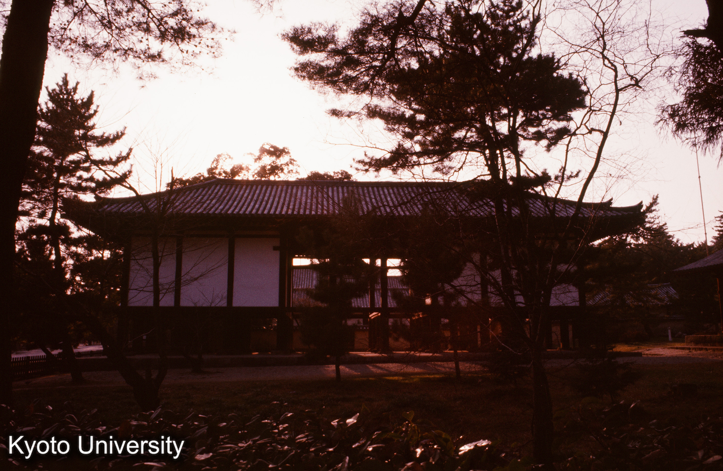 法隆寺 綱封蔵 正面 (1)