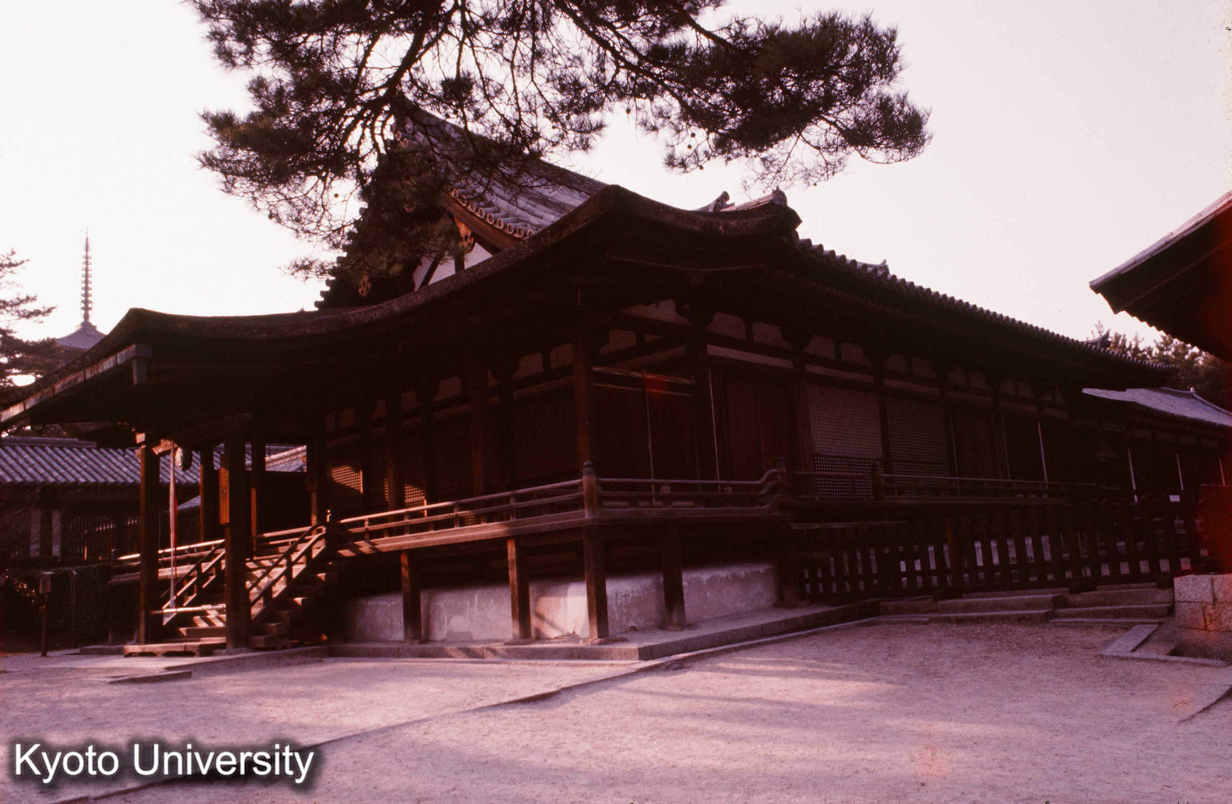 法隆寺 聖霊院 正側面 (1)
