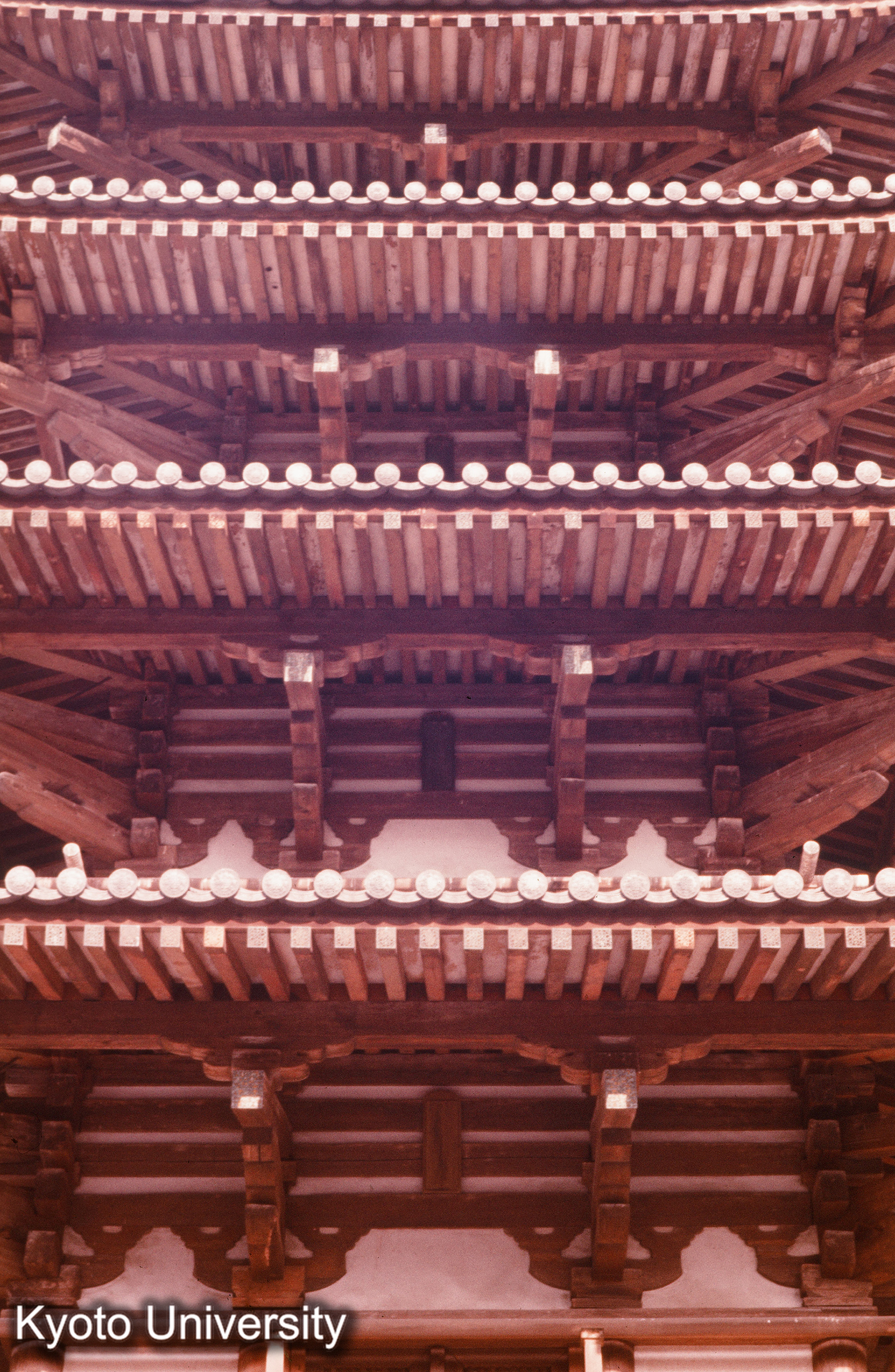 法隆寺 五重塔 軒正面 (1)