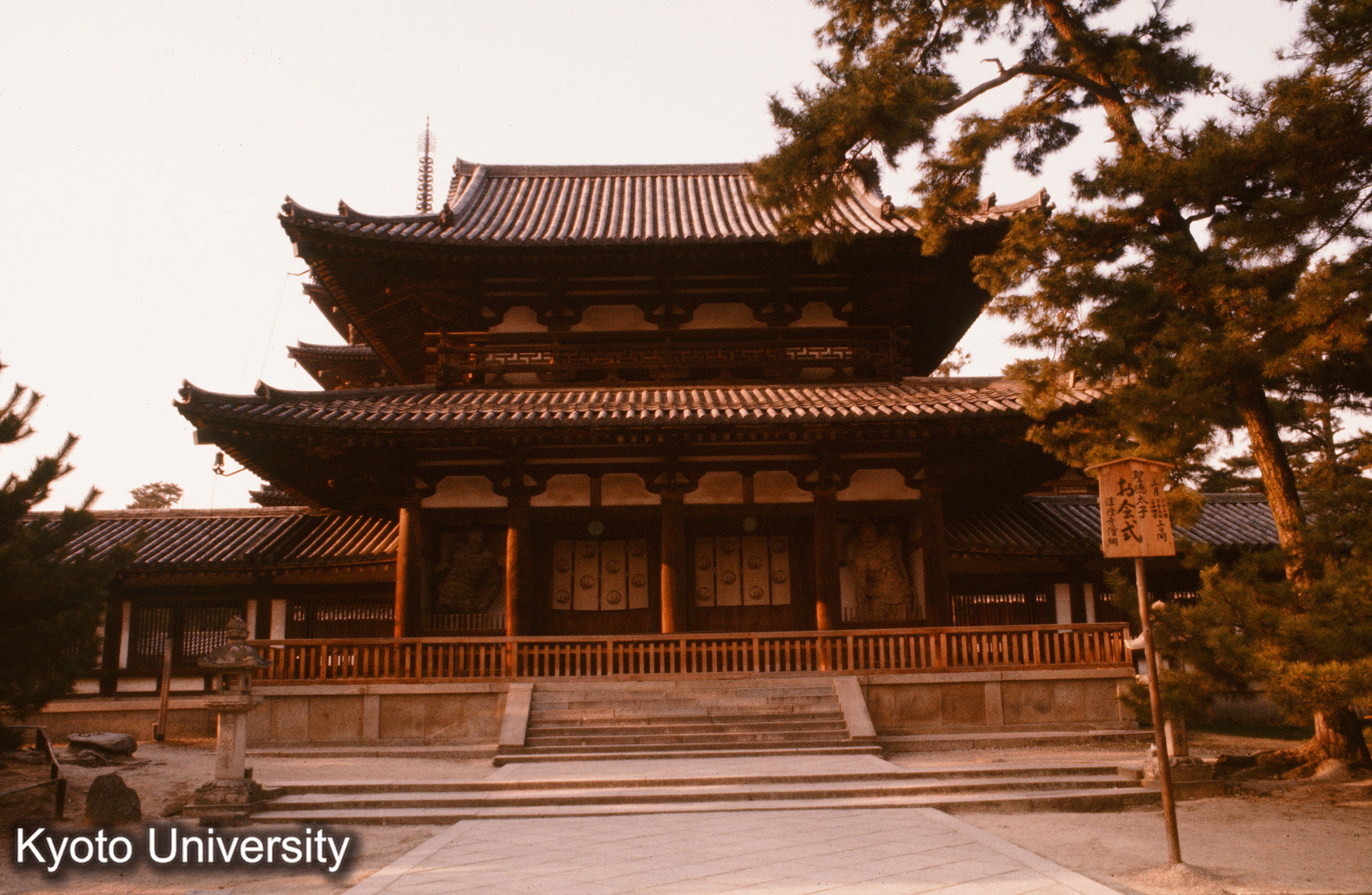 法隆寺 中門 (1)