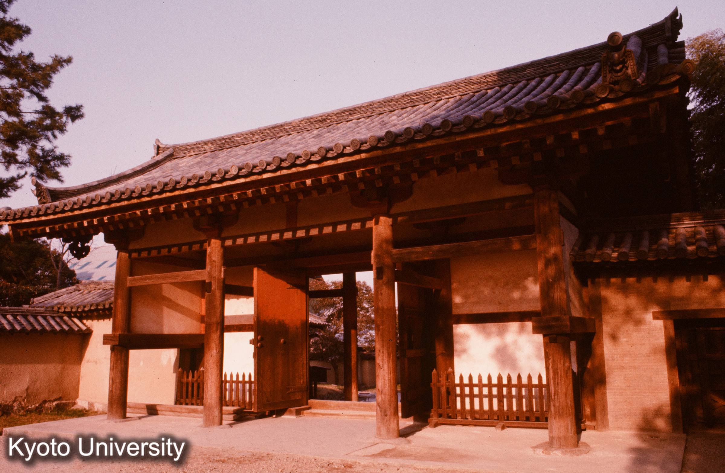 法隆寺 東大門 正面 (1)