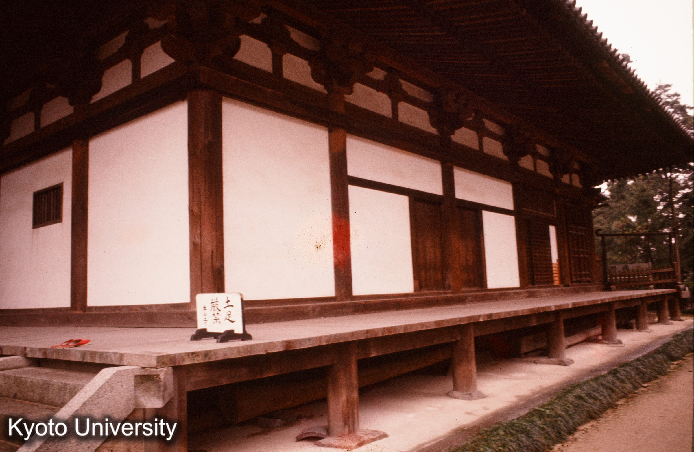 本山寺本堂 背面 (1)