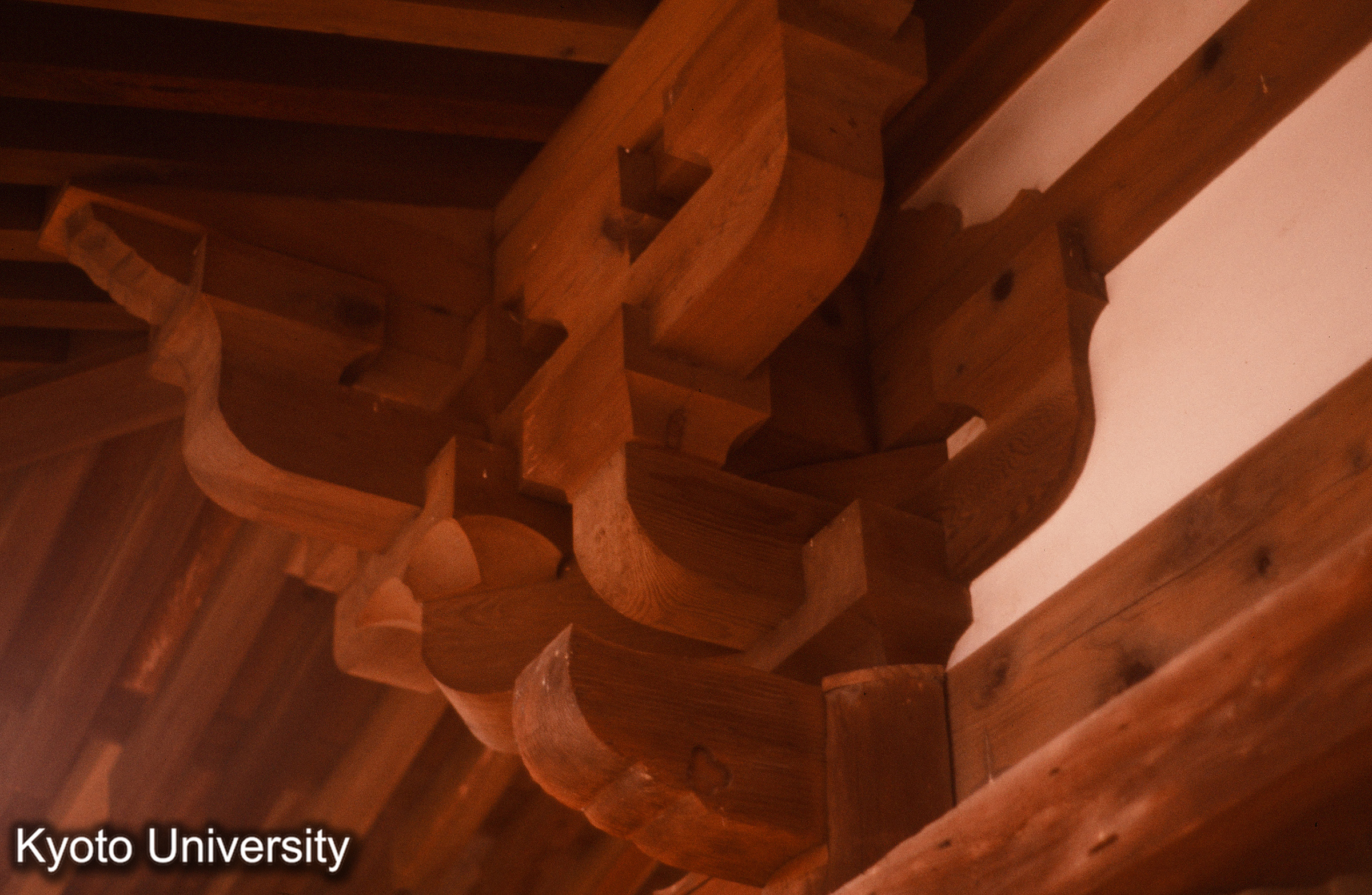 本山寺本堂 隅斗栱 (1)