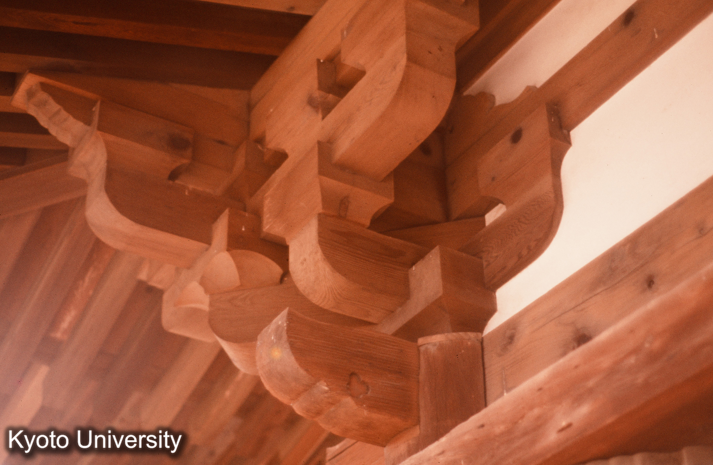 本山寺本堂 隅斗栱 (1)