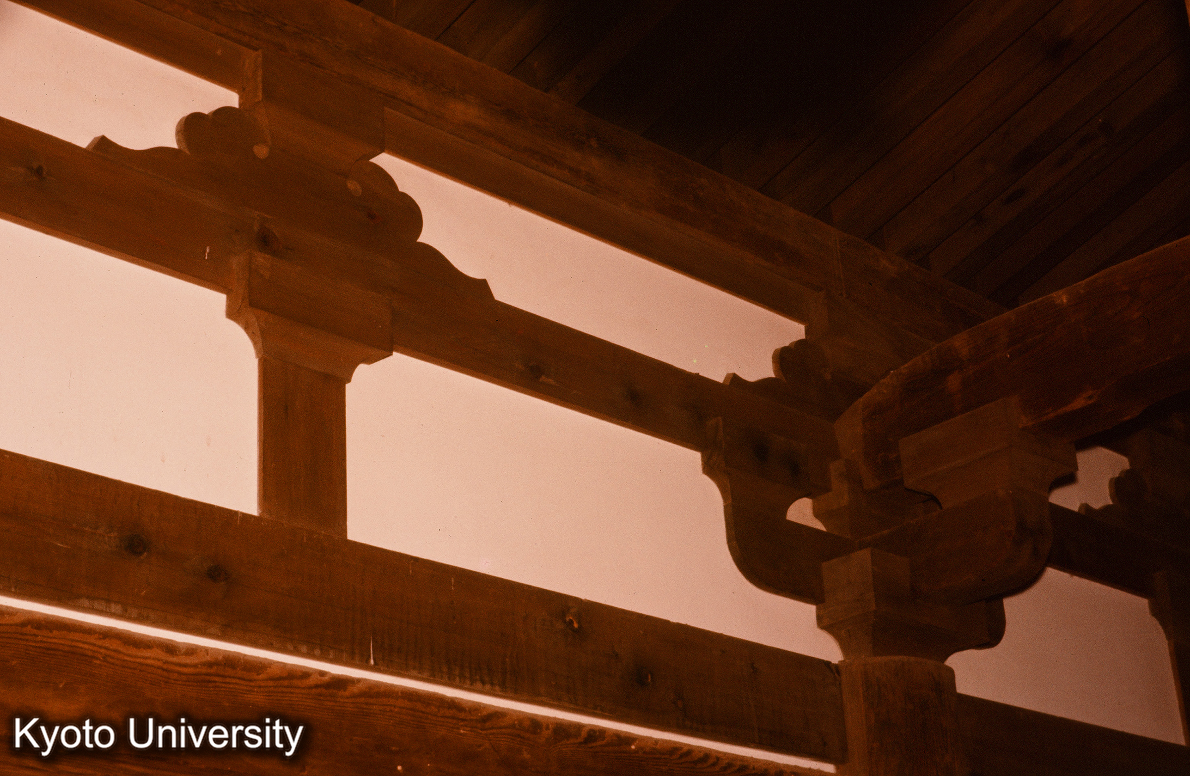 本山寺本堂 内部 側斗栱 (1)
