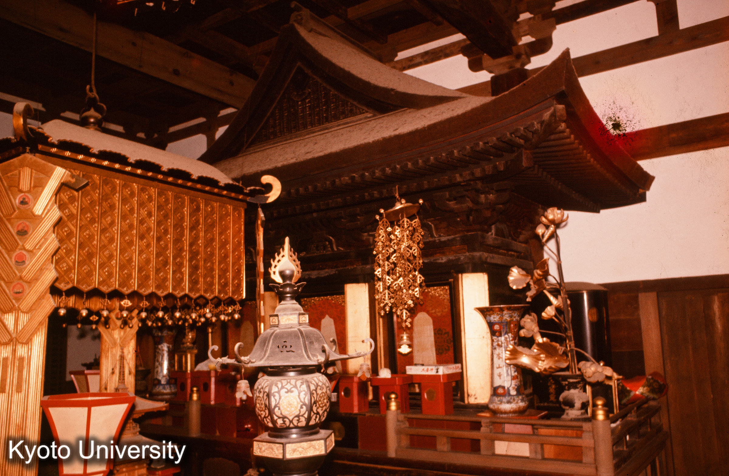 本山寺本堂 厨子 (1)