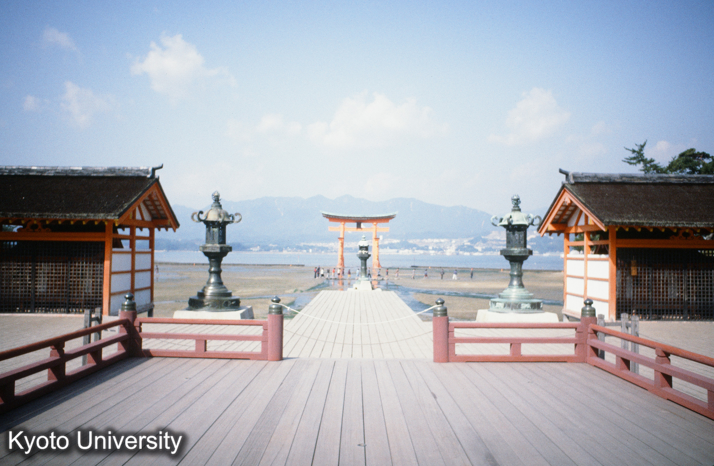 厳島神社 本社祓殿 左右楽房と高舞台 (1)